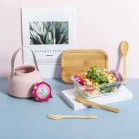 Fiambrera de cristal con cubiertos de madera